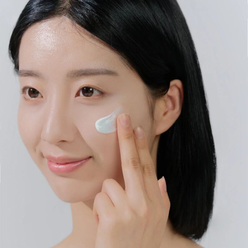 2 x Skin1004 Madagascar Centella Hyalu-Cica Sun Serum (1)