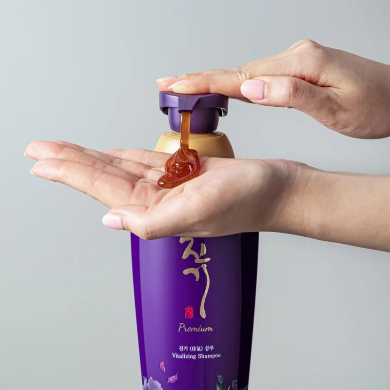 Daeng Gi Meo Ri Vitalizing Premium Shampoo (1)