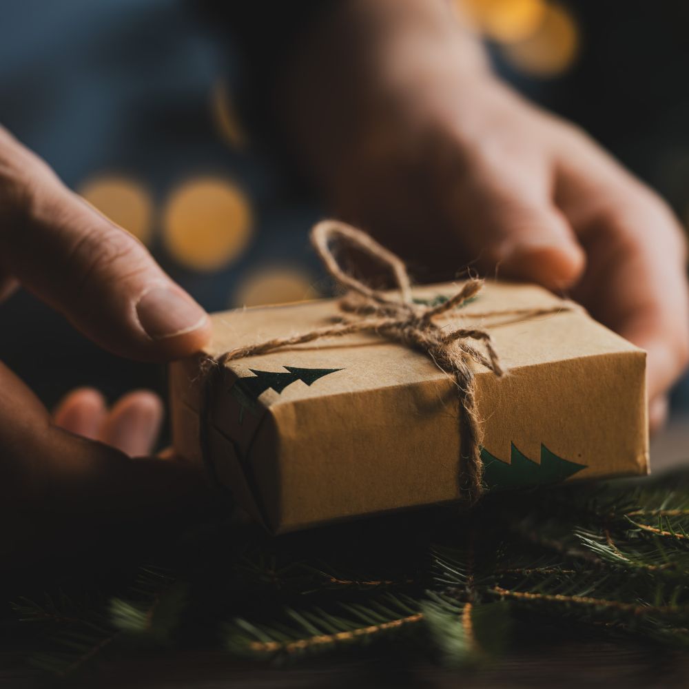 Cosmetice cadou pentru bărbați - surprize minimaliste pentru magia sărbătorilor