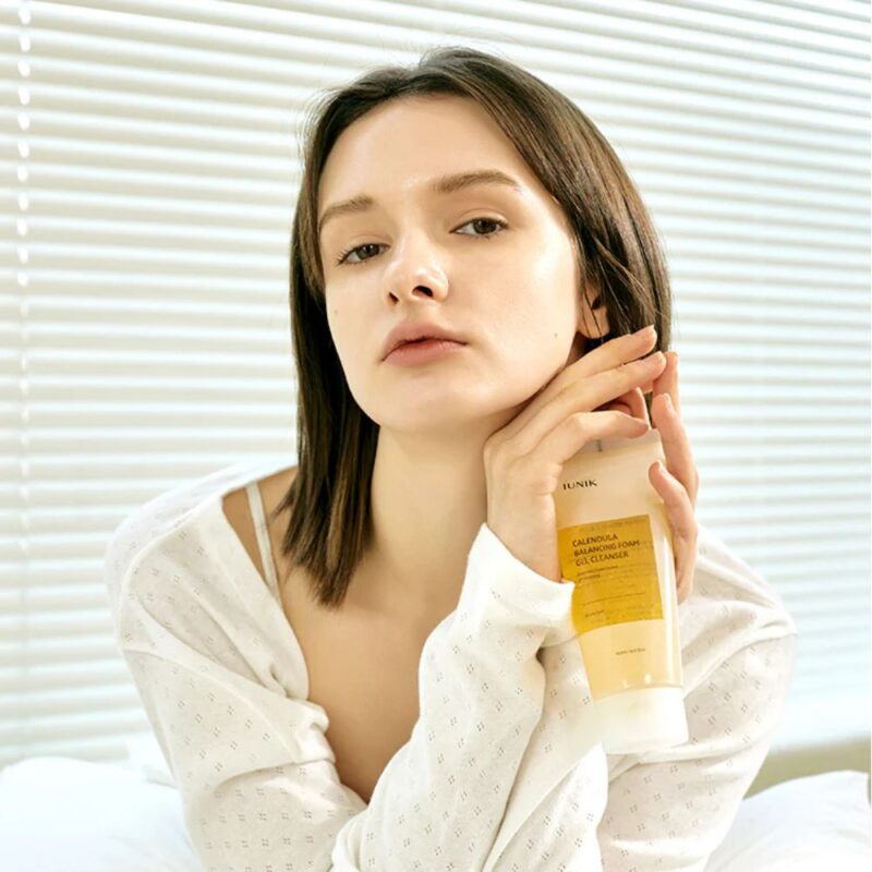 Iunik Calendula Balancing Foam Gel Cleanser (1)